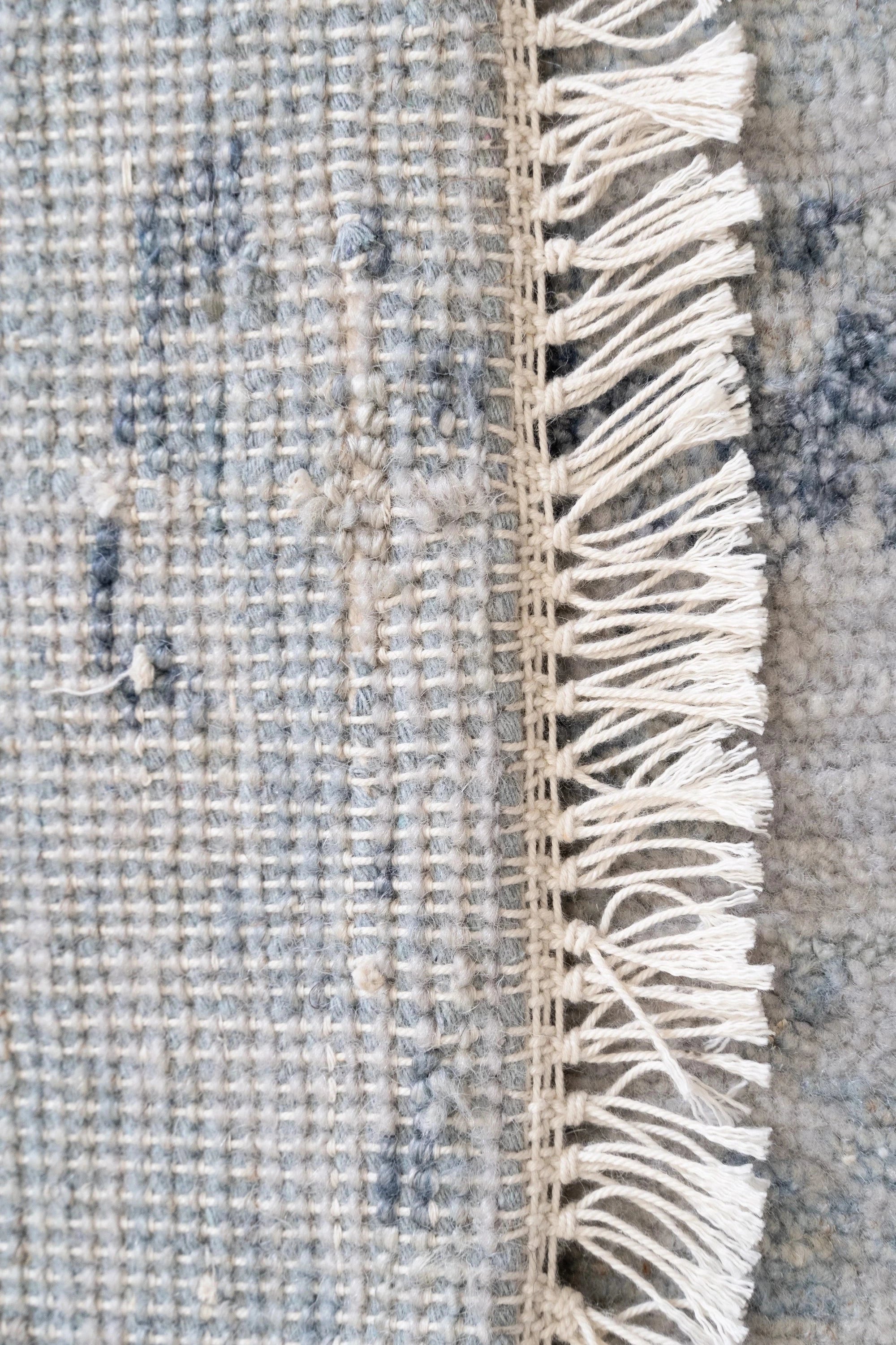 DC KM2 SILVER MULTI - Großer Wohnzimmerteppich 240x306 Grau