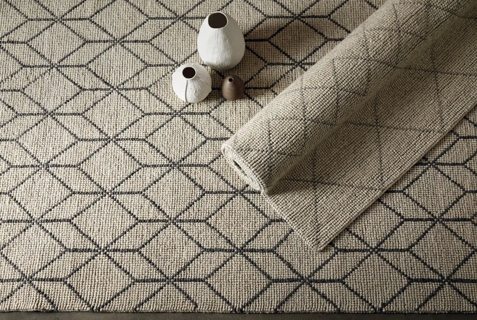 1896 Cubic White Black