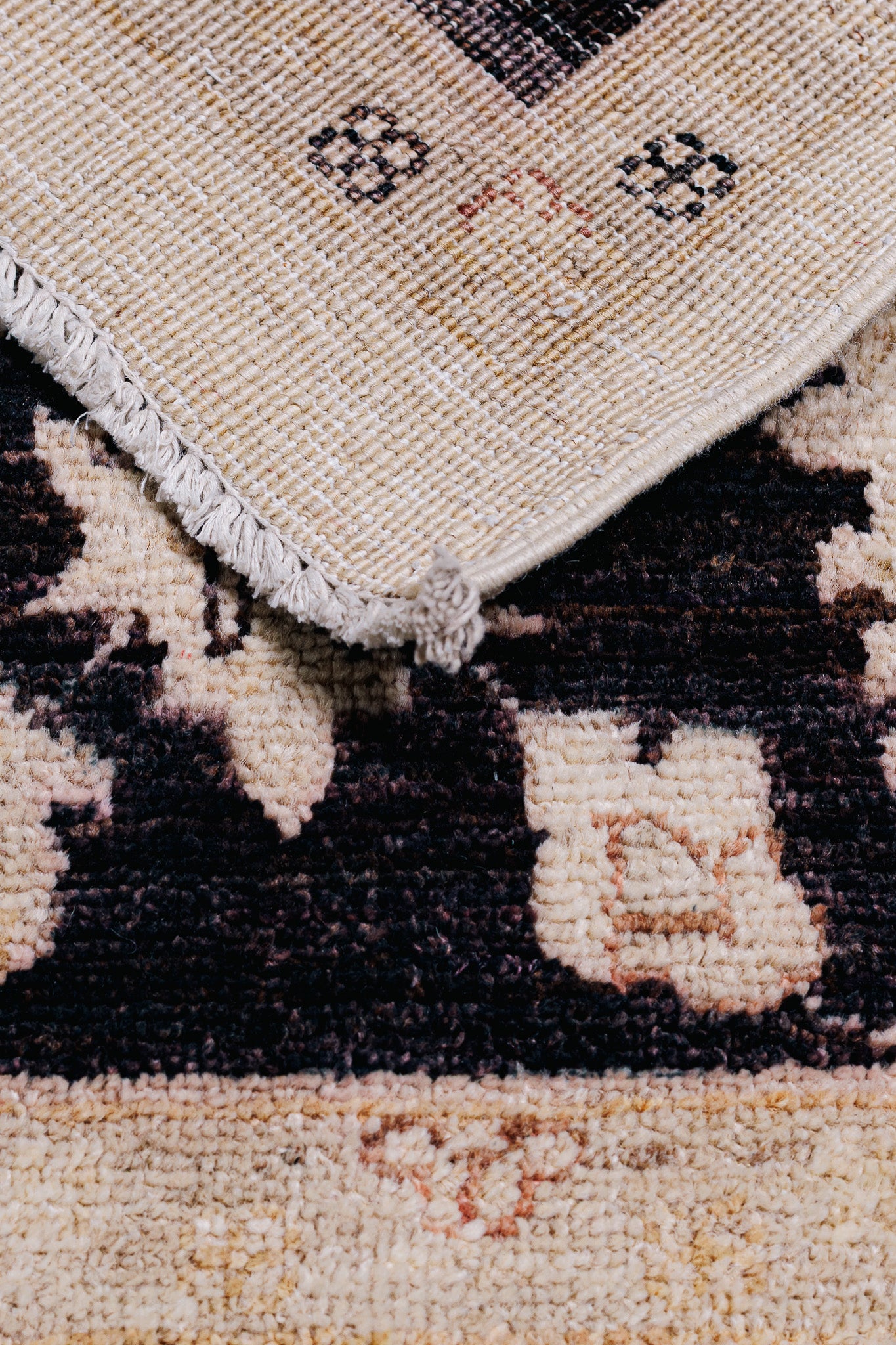 Alfombra Ziegler Farahan - Blanca y Negra 183 x 256 cm