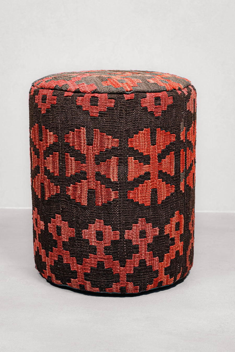 Puf Redondo Yakatoot - Rojo Negro - 37x42cm