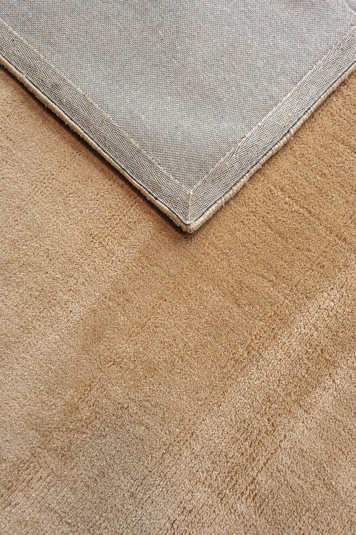 Teppich Togo Beige – Weicher Polyester-Teppich für das Wohnzimmer