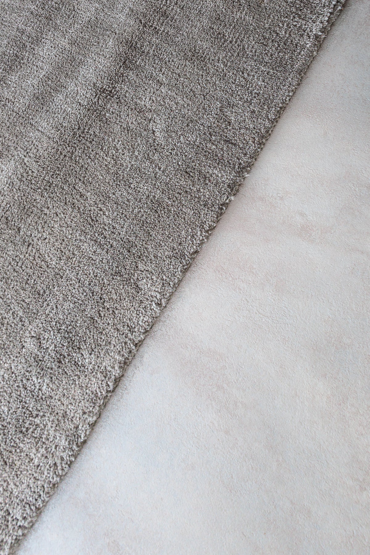 Teppich Togo Grey – Weicher Polyester-Teppich für das Wohnzimmer